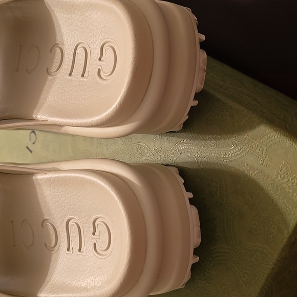 Authentic Gucci Sandals - Picture 3 of 12